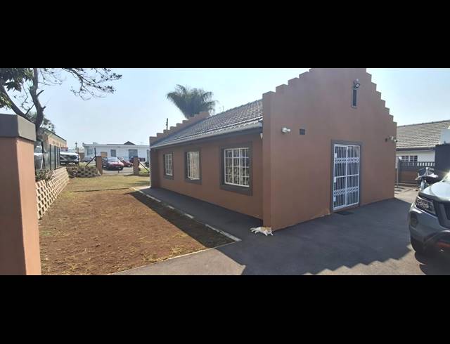 3 BEDROOM FREESTANDING FOR SALE IN TONGAAT CENTRAL